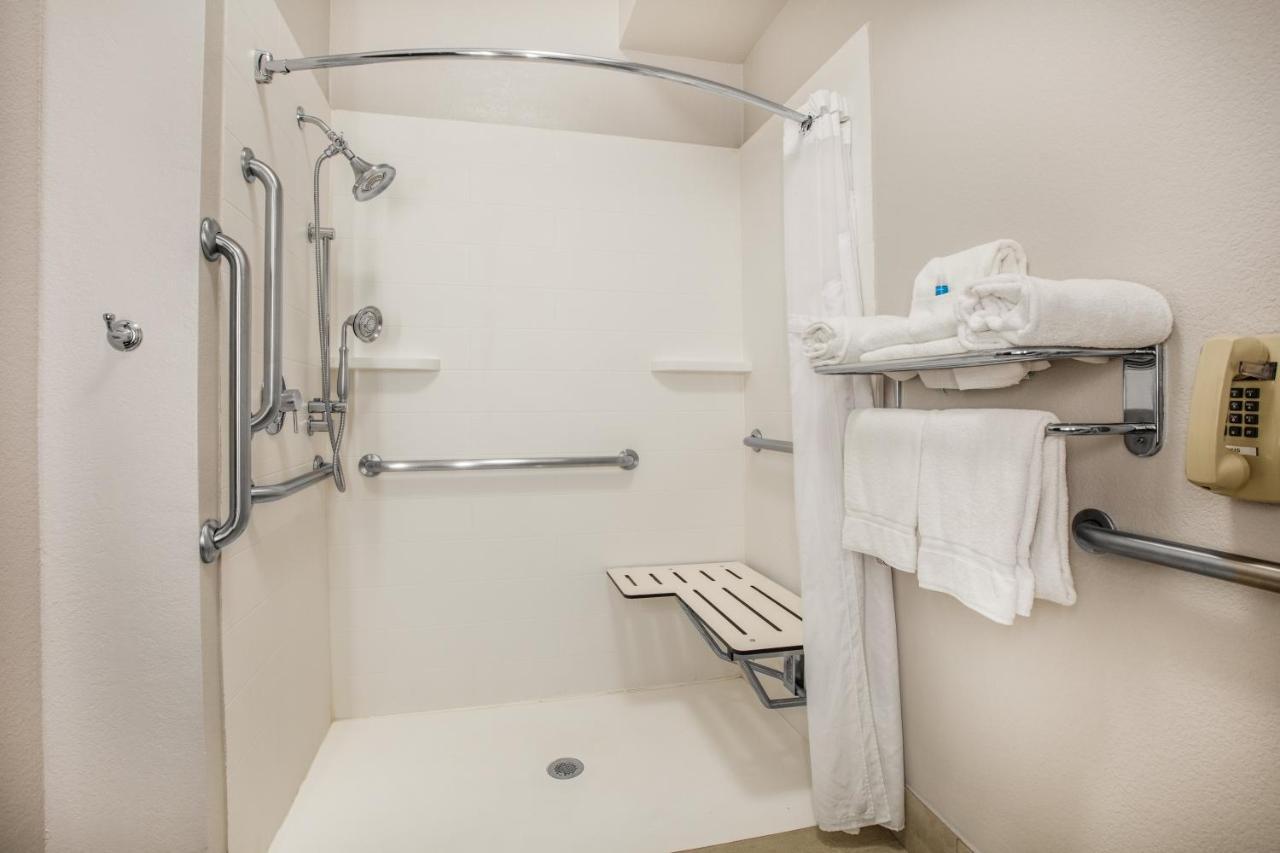 Holiday Inn Express Hotel & Suites Dallas - Grand Prairie I-20 By Ihg Екстериор снимка