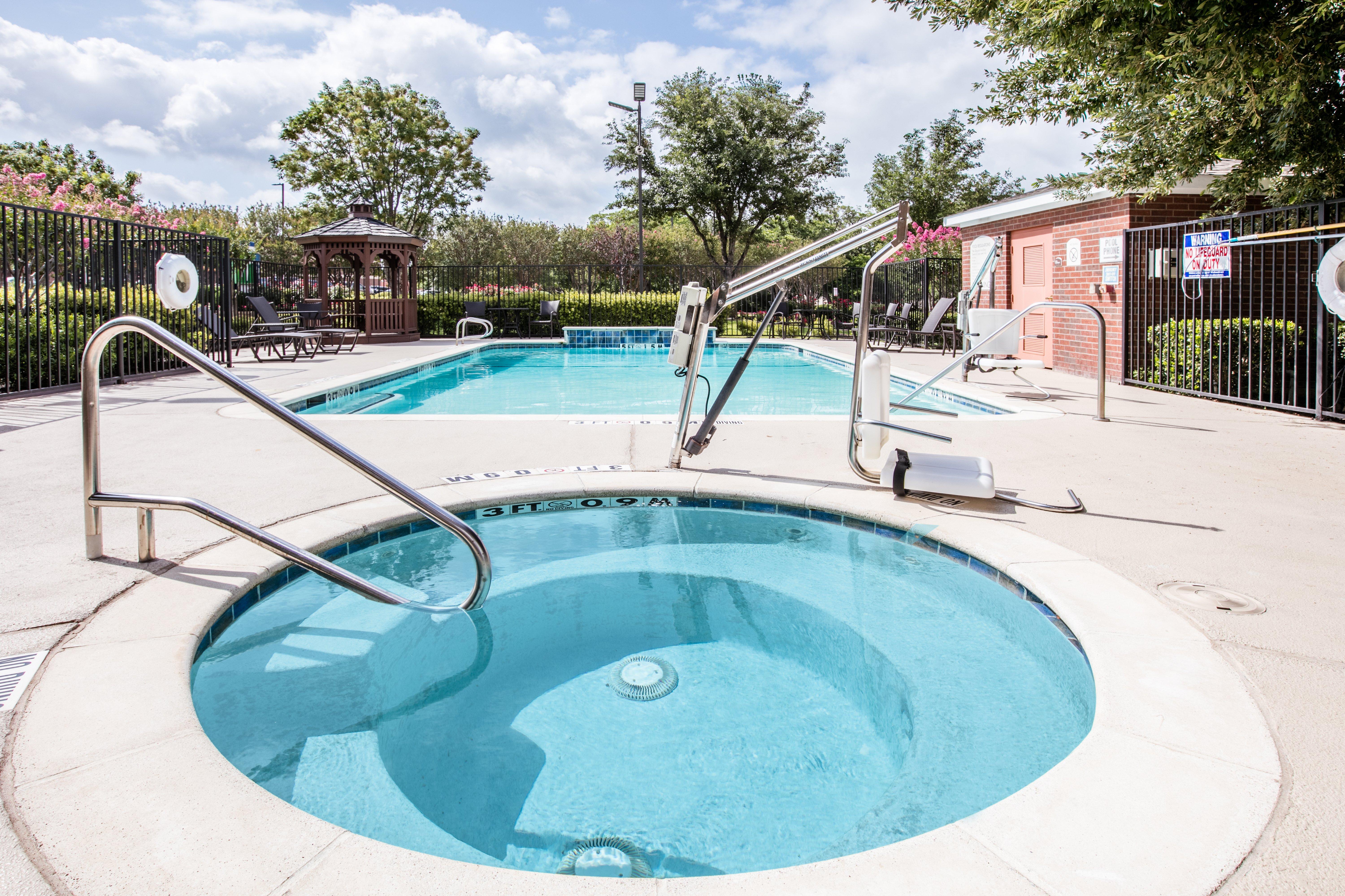 Holiday Inn Express Hotel & Suites Dallas - Grand Prairie I-20 By Ihg Екстериор снимка