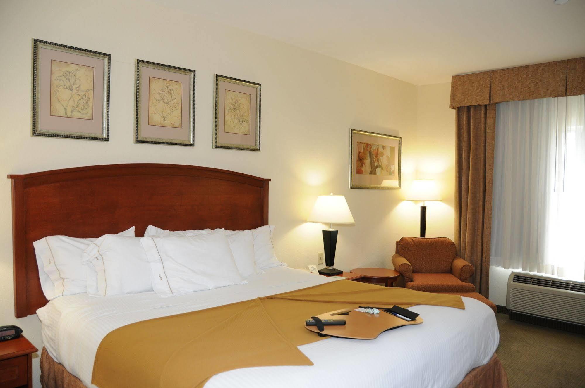 Holiday Inn Express Hotel & Suites Dallas - Grand Prairie I-20 By Ihg Екстериор снимка